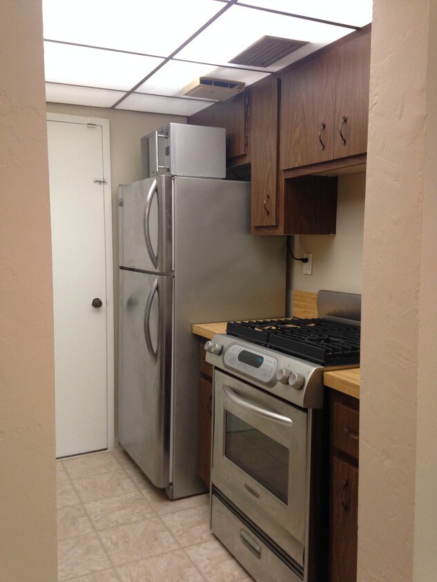 Kitchen - 1205 Mariposa Ave