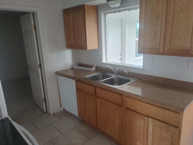 Building Photo - 37 S Adams St