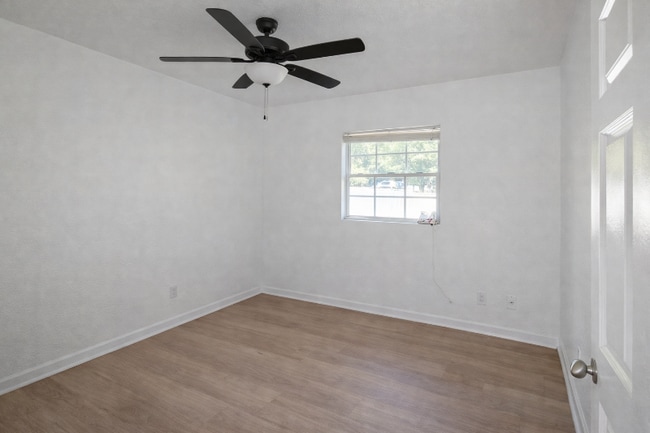 Building Photo - 640 Jasmine Rd