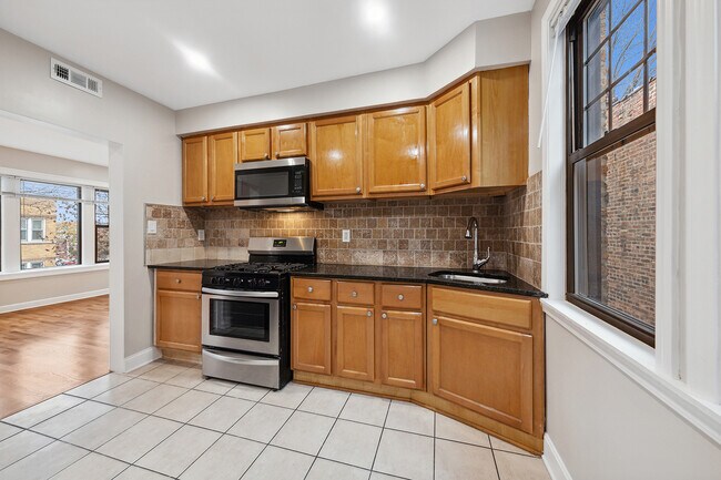 Kitchen - 3053 N LeClaire Ave