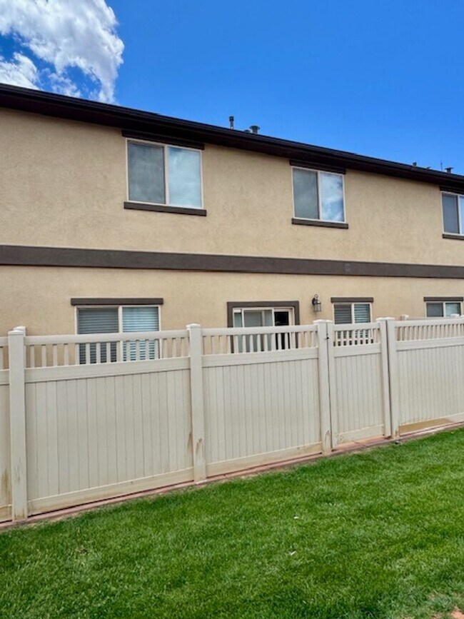Foto del edificio - Blackhawk Townhome in Santa Clara