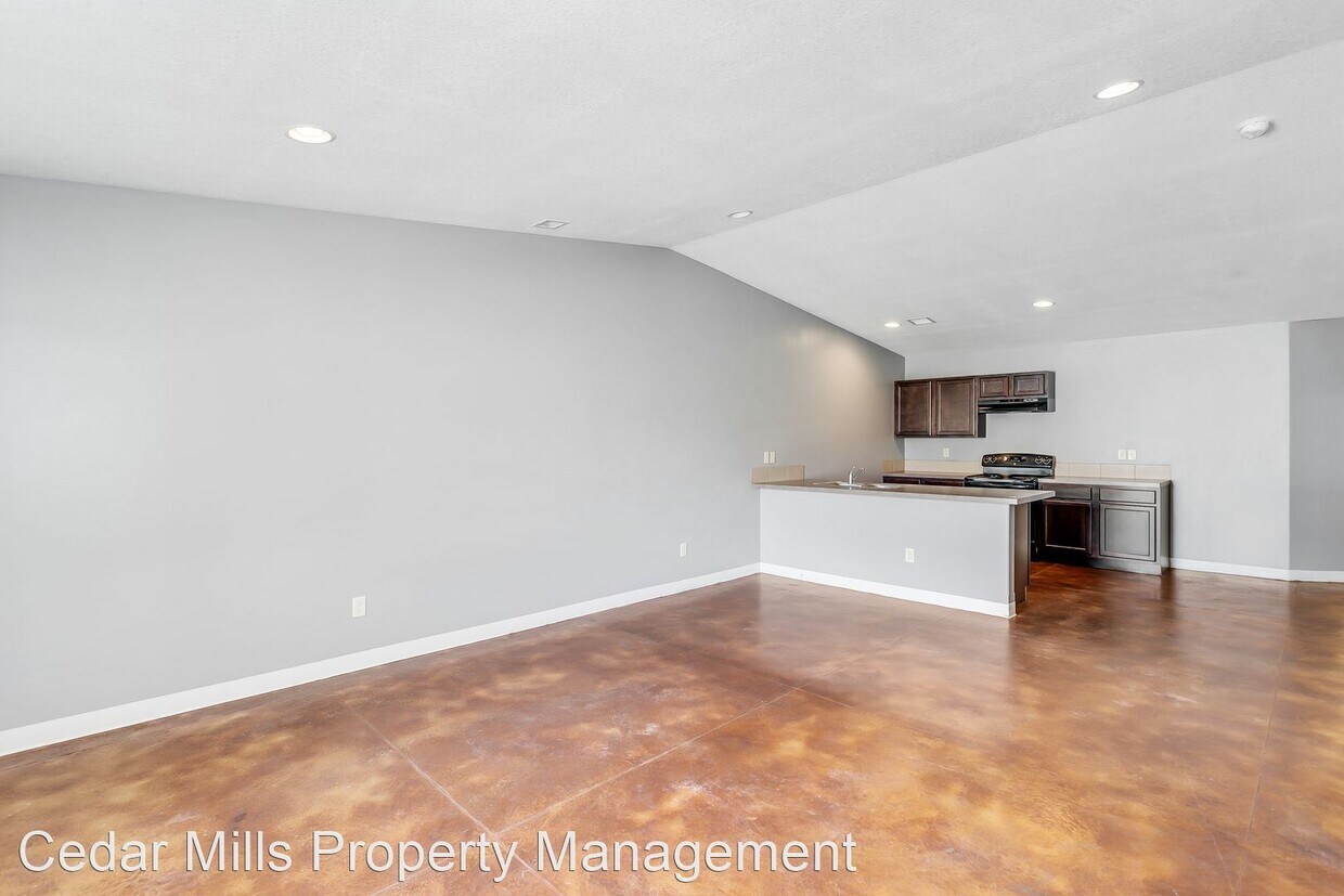 Foto principal - 3 br, 1 bath House - 1042 S Vassar St