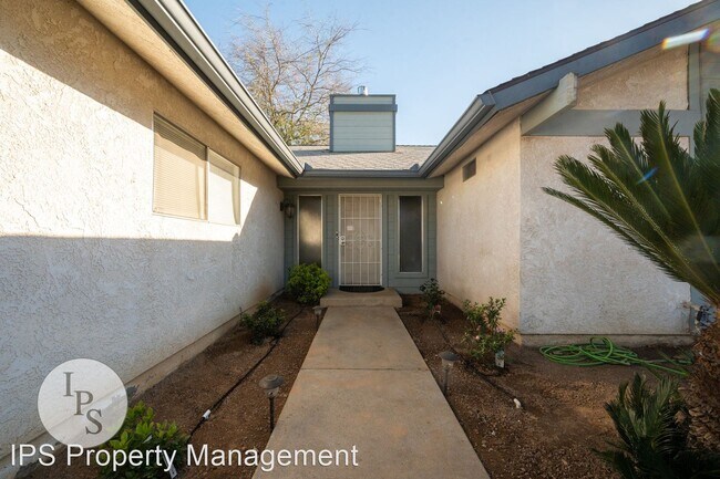 Foto del edificio - 3 br, 2 bath House - 4341 W. Paul Ave.