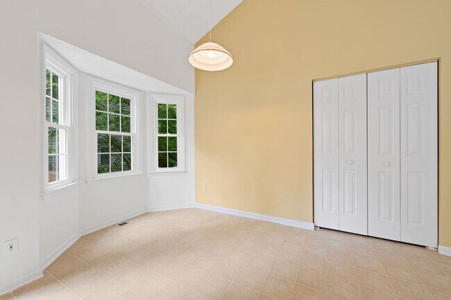 Foto del edificio - Durham Retreat with Vaulted Ceilings, Private Deck & Wooded Views