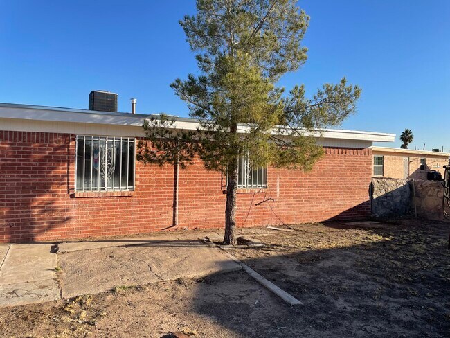Building Photo - 8572 San Miguel Dr
