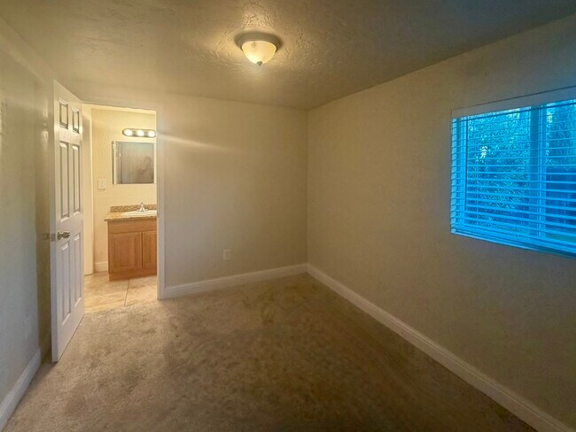 Building Photo - 1437 N San Pablo Ave
