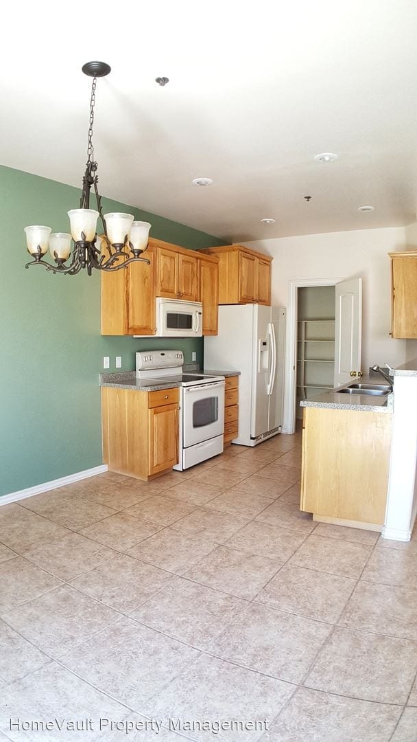 Building Photo - 3 br, 2.5 bath House - 1963 Hollyhock Cir.