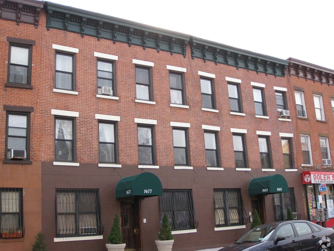 Foto principal - 1681-1685 Eighth Ave