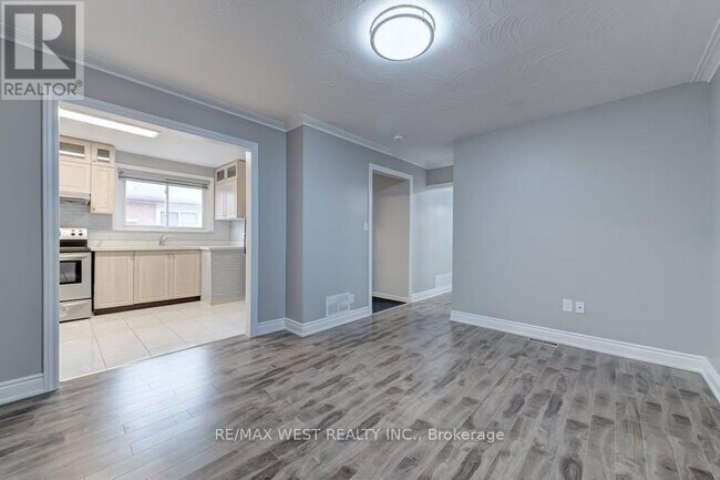 Building Photo - 16 Hasbrooke Dr