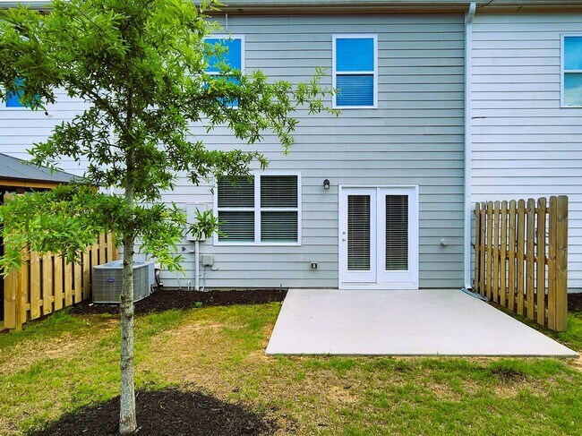 Foto del edificio - 5256 Barberry Ave