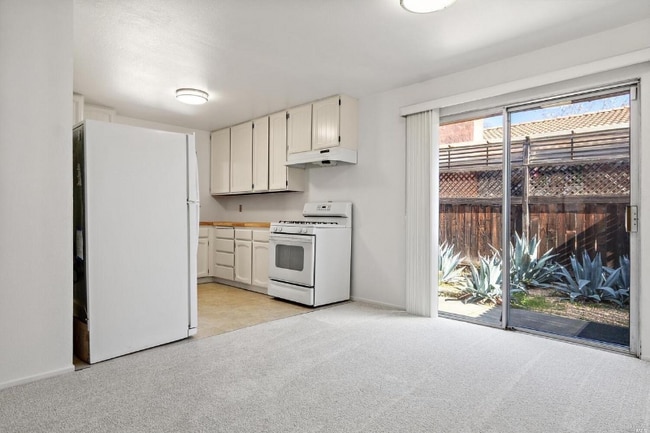 Building Photo - 484 Crivelli Dr