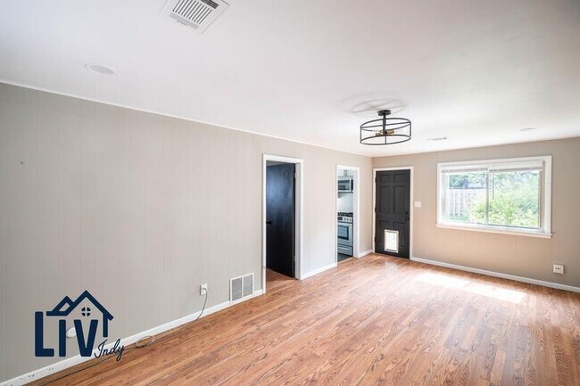 Foto del edificio - 5849 Brouse Ave