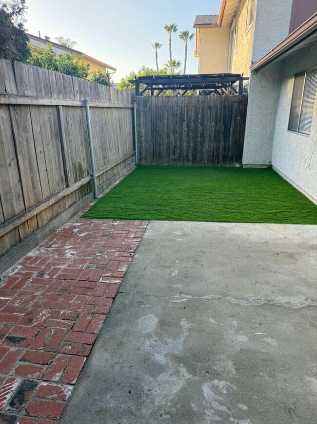 Foto del edificio - 6554 Bell Bluff Ave