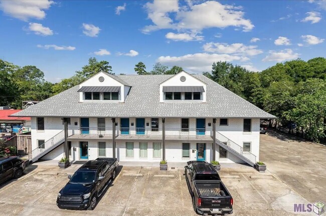 Building Photo - 1012 S Acadian Trwy