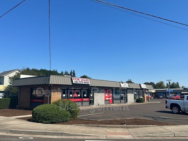 Building Photo - 1101 Santiam Hwy SE