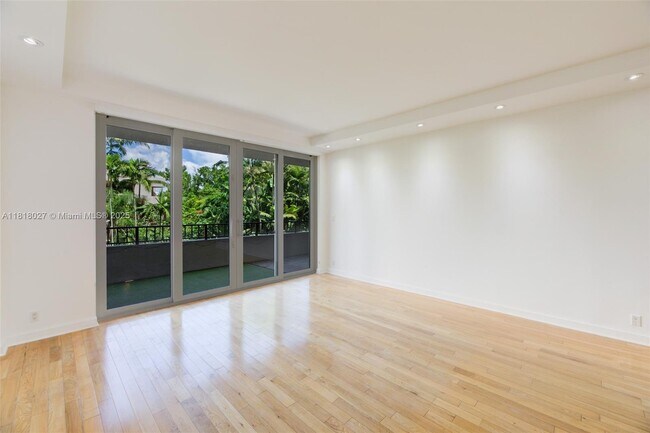 Foto del edificio - 151 Crandon Blvd