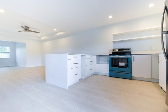 Building Photo - 1713 Bal Harbour Dr