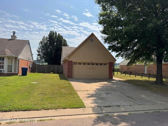 Foto del edificio - 5628 Kaitlyn Dr E