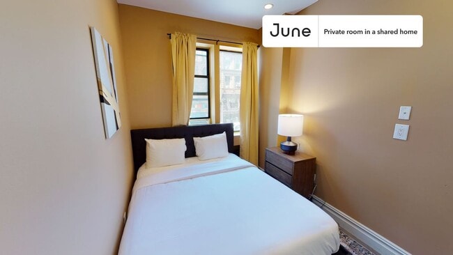 Building Photo - Private bedroom in 3 bed/2 bath Home