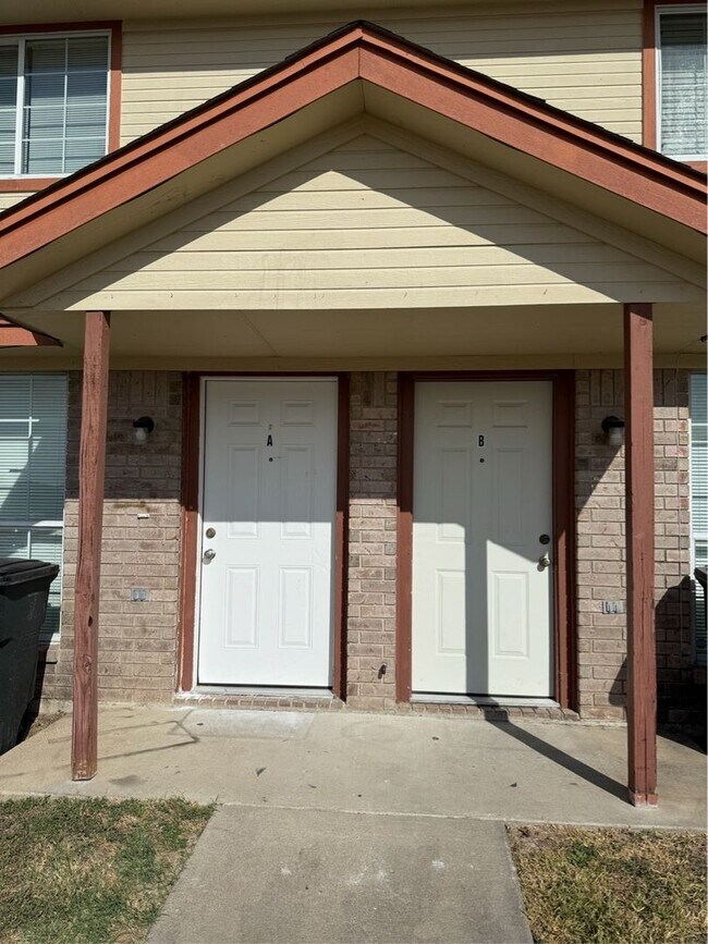Building Photo - 4302 Jeff Scott Dr