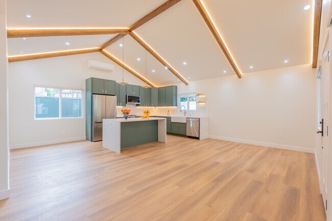 Gran salón - 14902 Hesby St