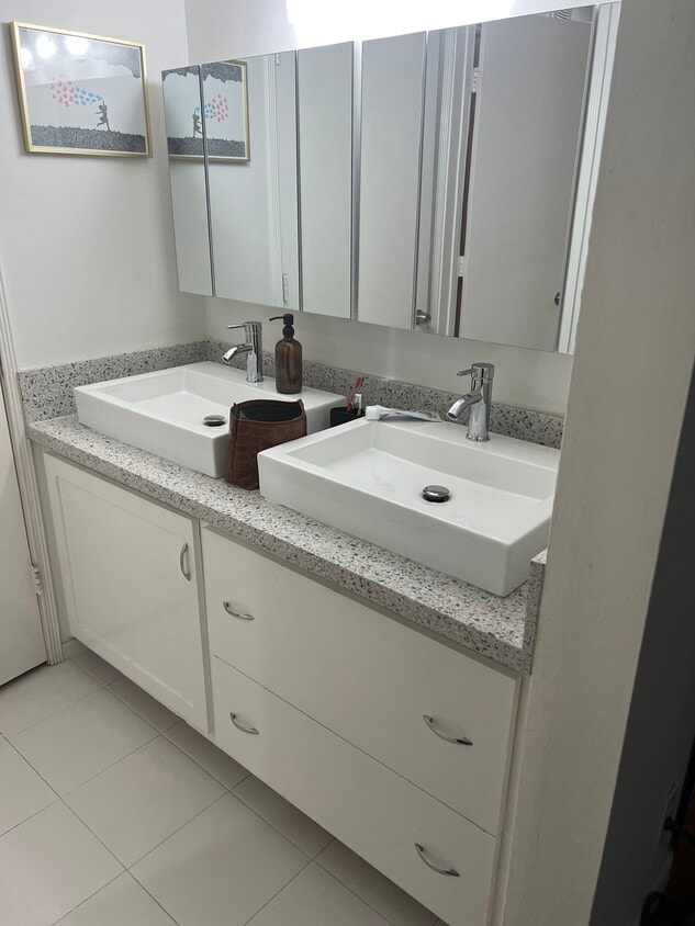 Photo - 6435 Green Valley Cir (Culver City, CA)