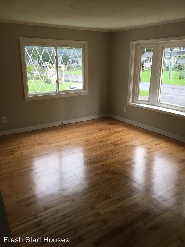 Building Photo - 3 br, 1 bath House - 103 Ivon Dr