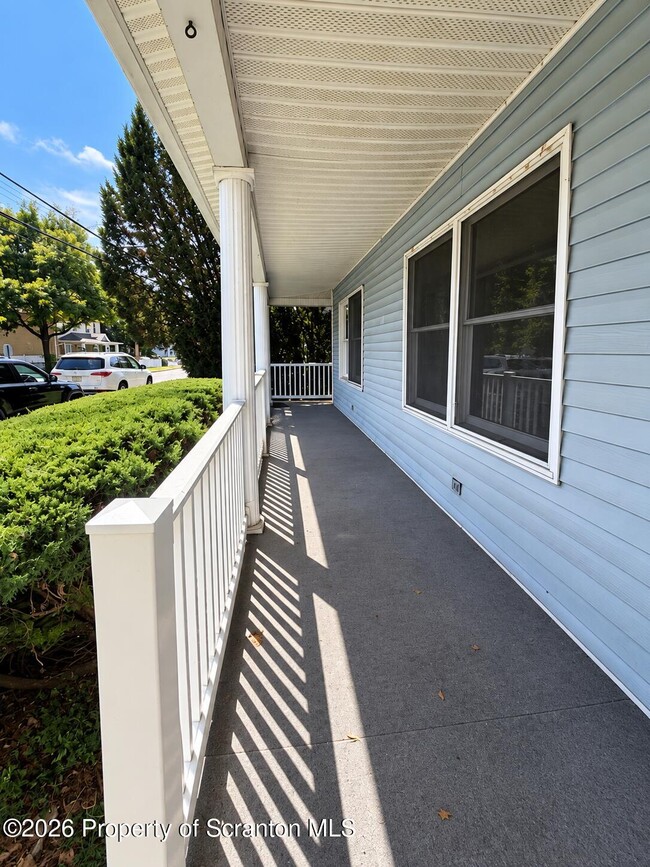 Building Photo - 1533 Ross Ave
