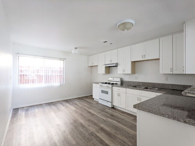 Foto del edificio - 263 S Lemon St