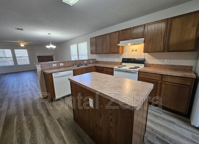 Building Photo - 2841 McKenzie Ln