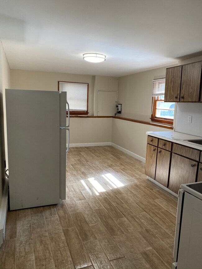 Kitchen - 47 Regal Ct