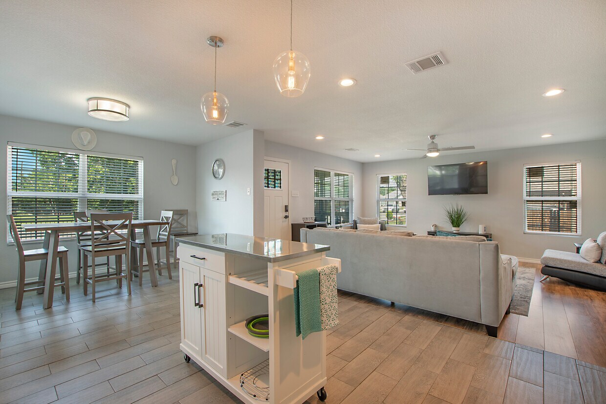 Foto principal - 958 E Allen Ave