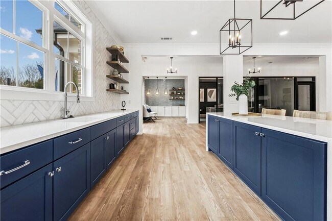 Foto del edificio - 211 Cypress Ln