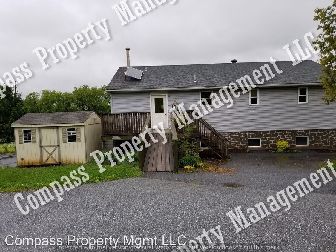 Primary Photo - 4934 Amish Rd
