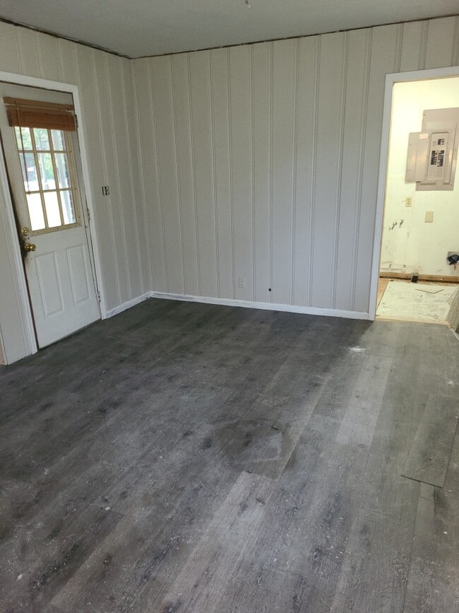 Building Photo - 2112 Sanders Rd