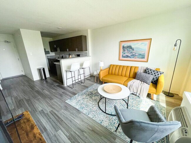 Foto del edificio - 318 E McMillan St