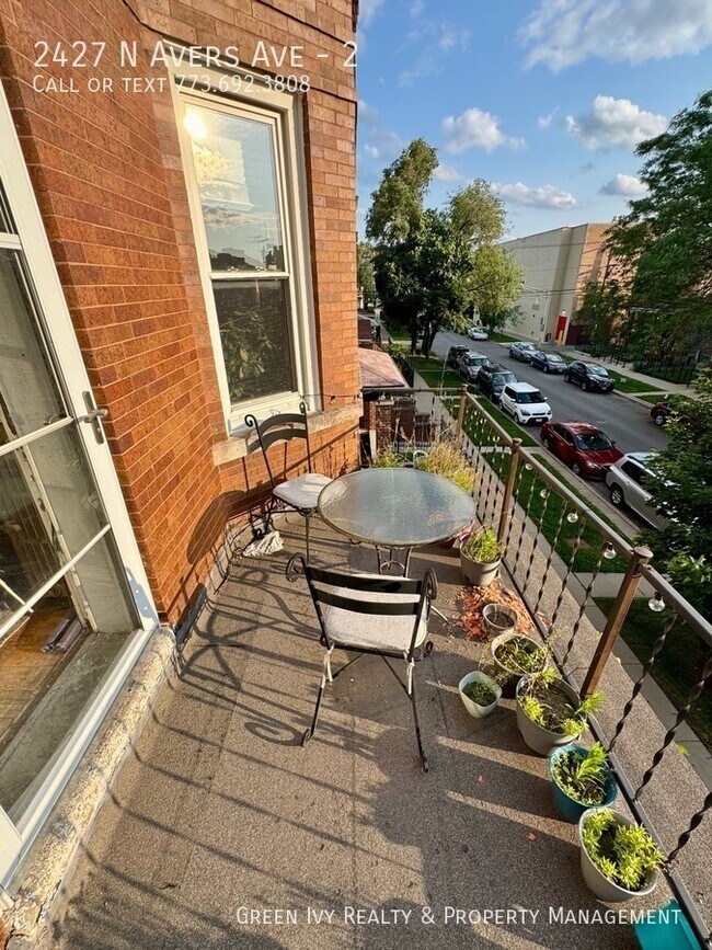 Foto del edificio - 2427 N Avers Ave
