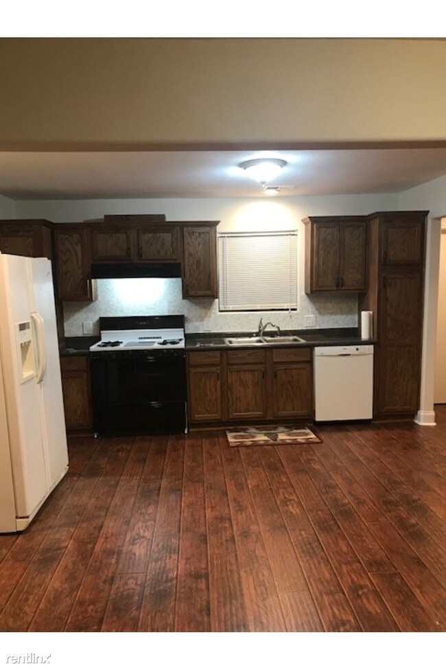 Building Photo - 3 br, 2 bath House - 103 Saint Clair Dr E