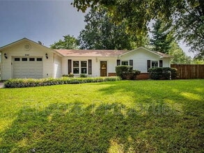 Building Photo - 2141 Stonehaven Rd