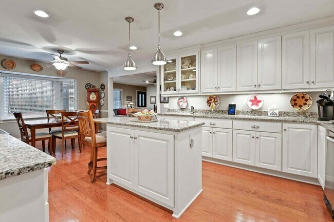 Foto del edificio - 302 Summerset Ln