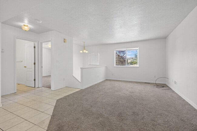 Foto del edificio - HUGE 6 bed 3 bath Home in Pocatello