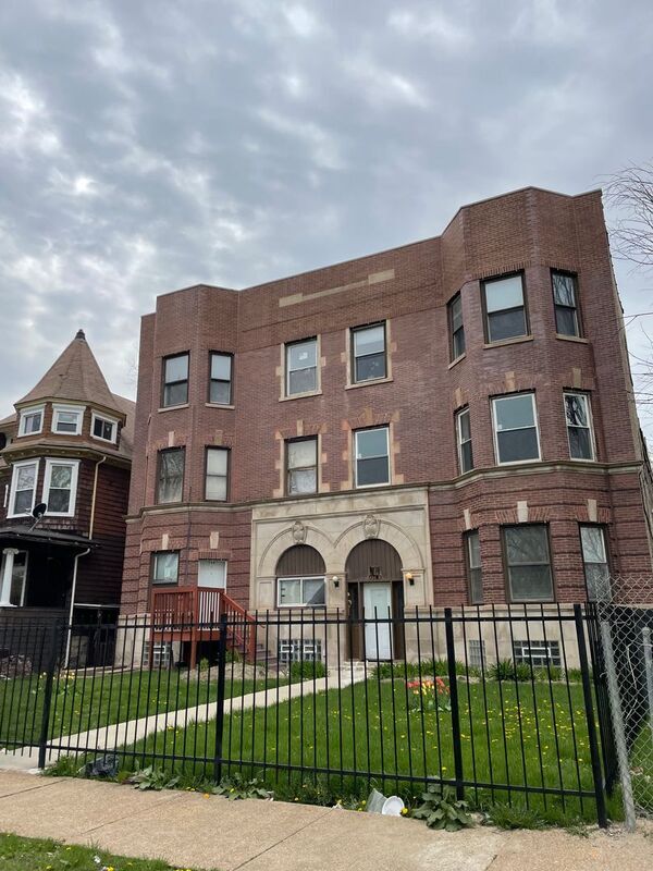 Foto del edificio - 728 N Pine Ave