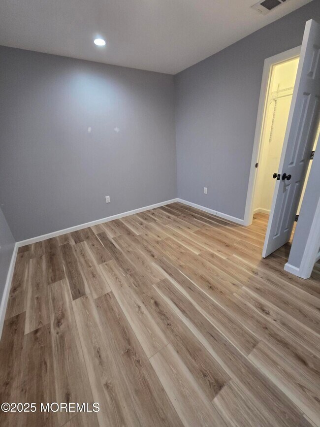 Foto del edificio - 182 Baywood Blvd