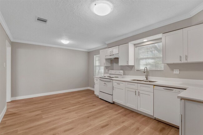 Foto del edificio - 1330 Leaman Ave