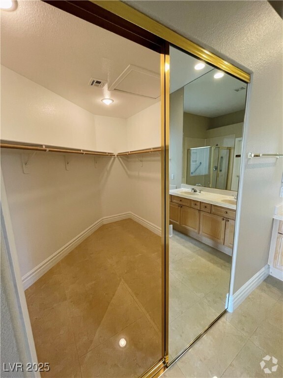 Building Photo - 231 Cliff Valley Dr