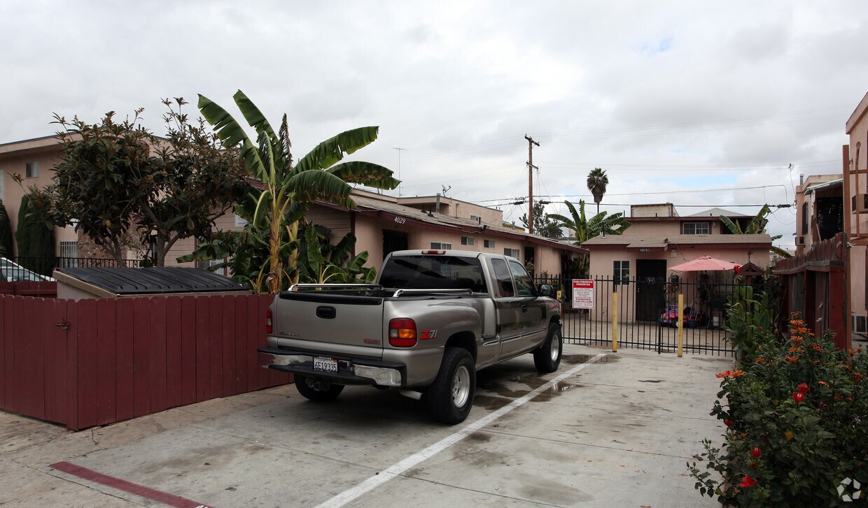 Primary Photo - 4025-4031 Highland Ave