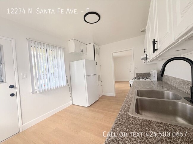 Building Photo - 12234 N Santa Fe Ave