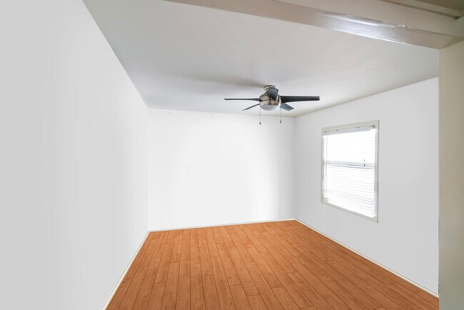 Empty Living Room - 3917 Crest Dr
