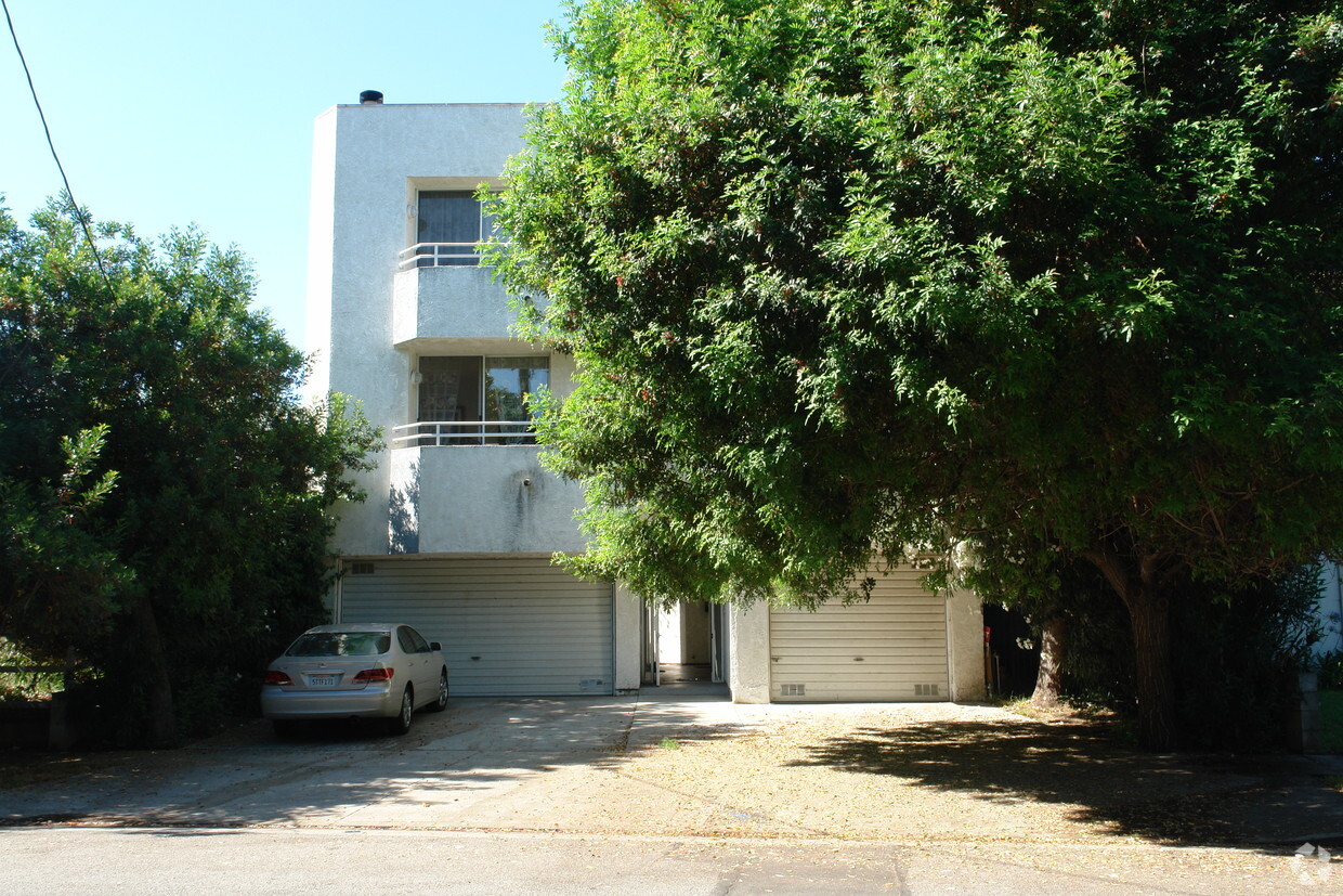 Primary Photo - 14948 Moorpark St