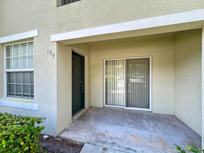 Building Photo - 140 SW Peacock Blvd